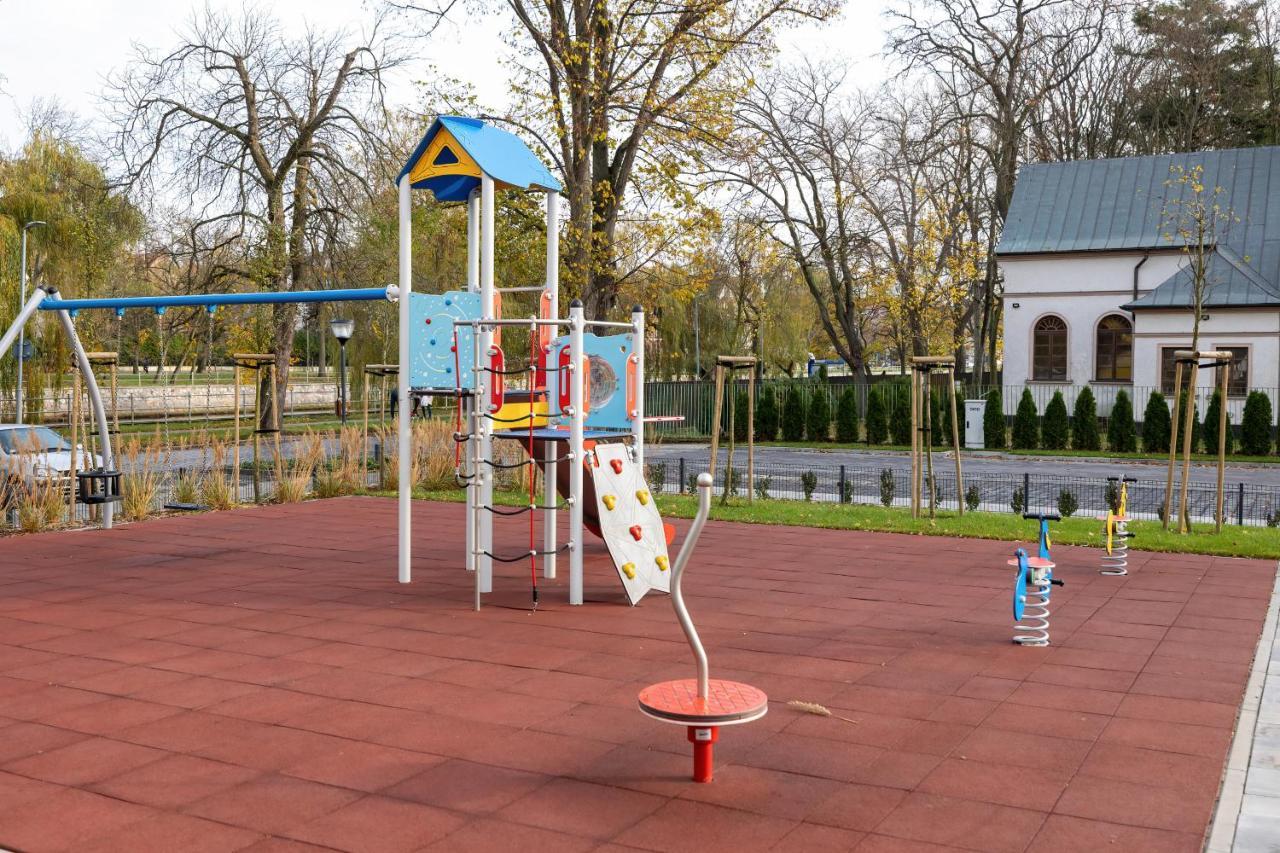 Apartamenty Platany Z Parkingiem By Noclegi Renters Колобжег Экстерьер фото